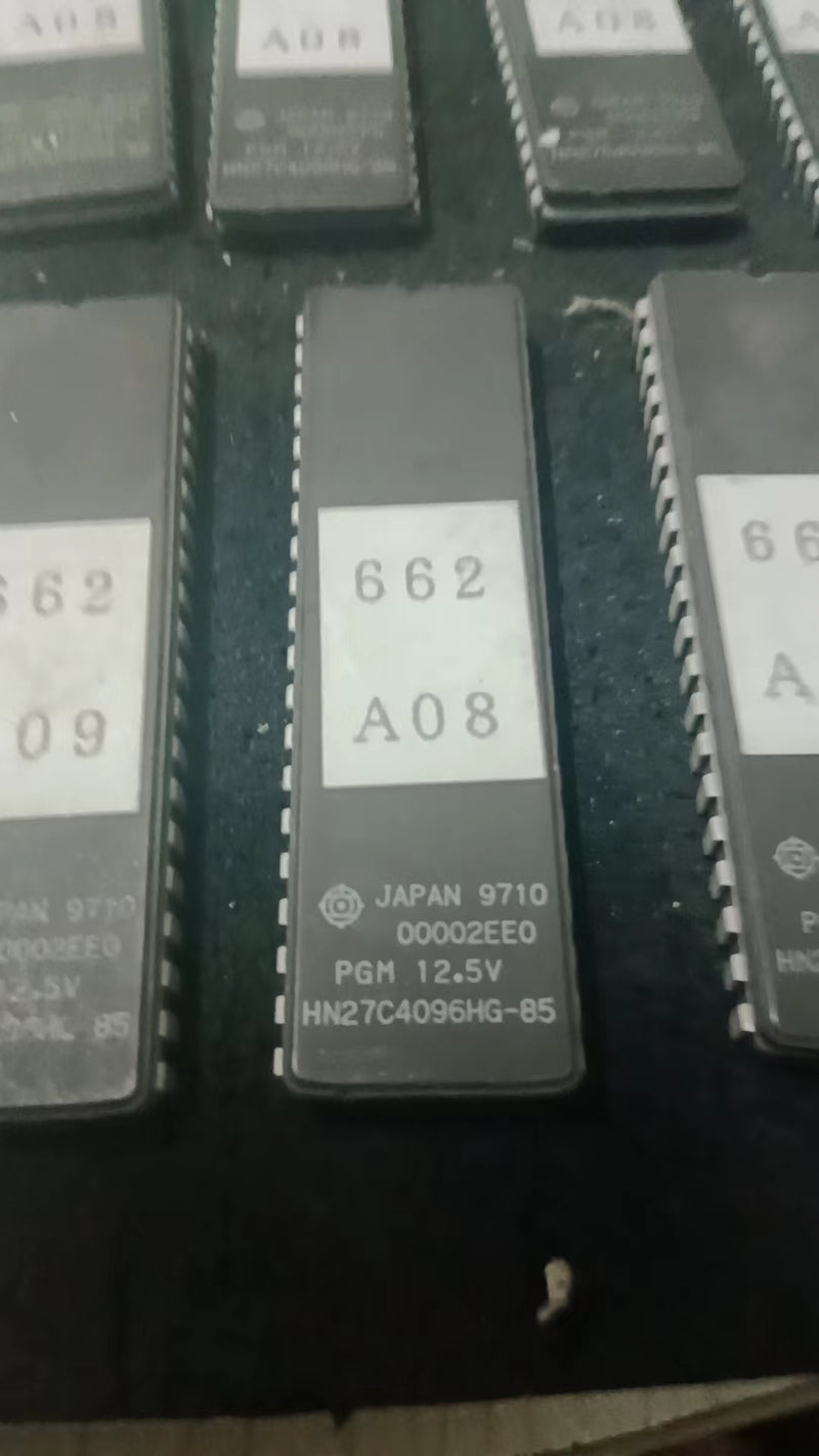 Hitachi EPROM HN27C4096HG-85 IC PGM 12.5V Arcade Board Chip Memory
