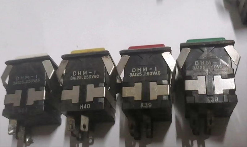 USED  SUNMULON DHM-1. 250V.125V 3A. SQUARE BUTTONS. WORKING