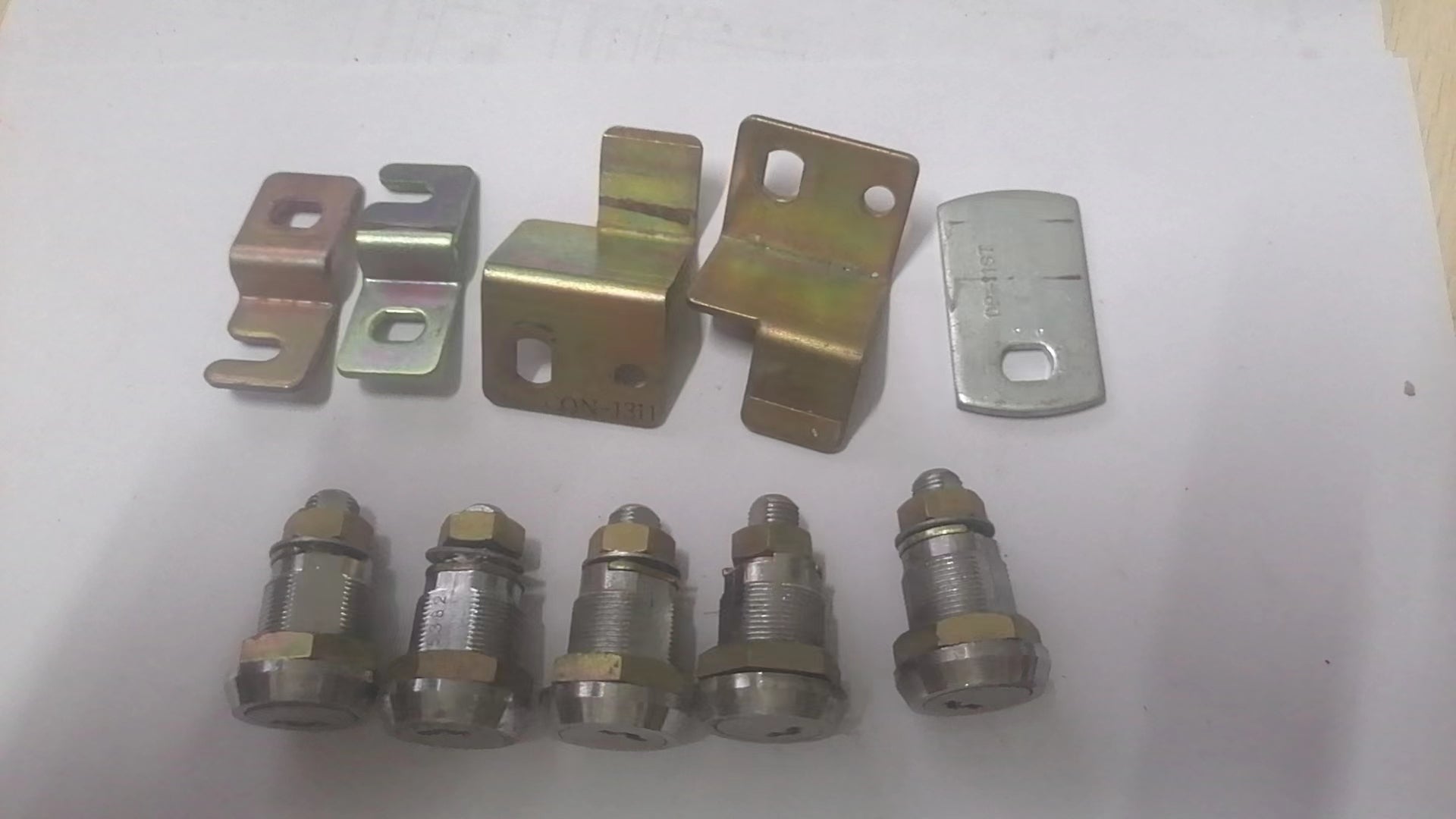 lot of 5 sega candy cabinet 5382 locks with used tongs. free shipping