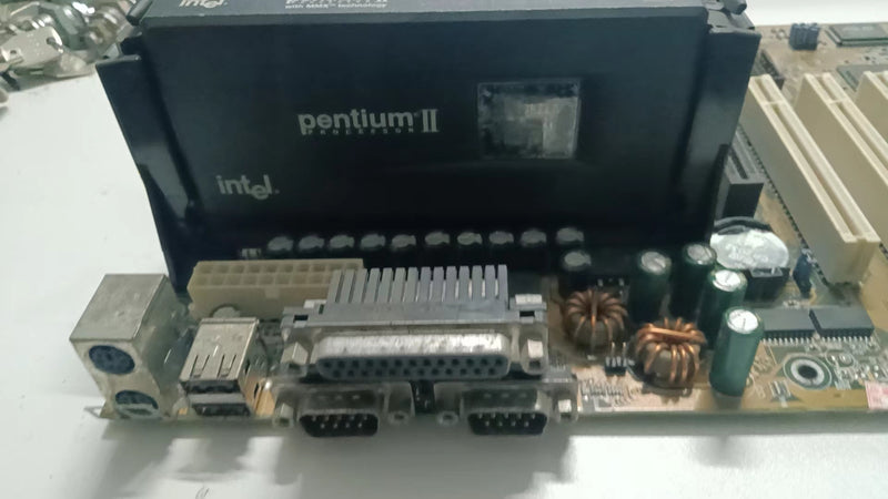 Pentium Motherboard P2 ASUS P2B-F Rev 1.0. used and working