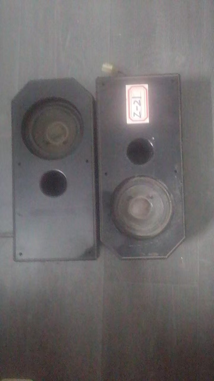 A pair  Taito Battle Bear 2 Arcade  Seat Speakers